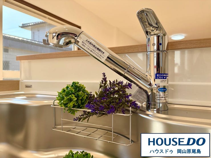 シンクの水栓は、浄水器付蛇口となっております。