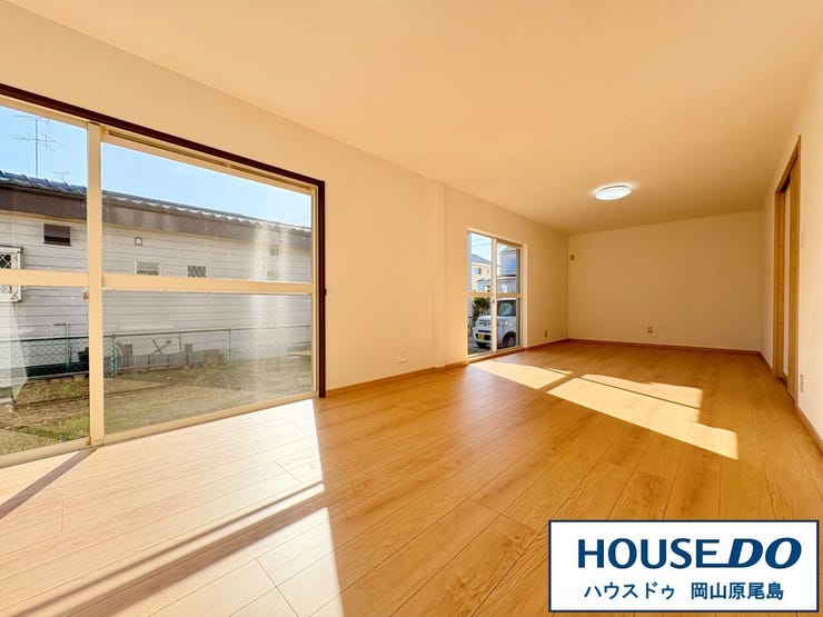 落ち着きのあるリビングは、家族と過ごす時間を大切にする方にぴったりのゆとりの住空間です。