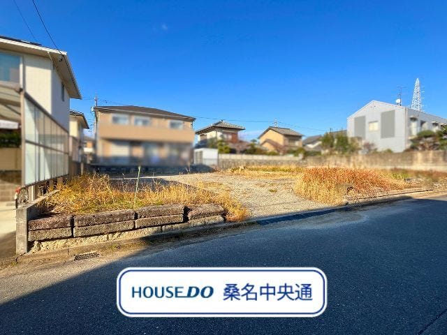 【外観】
閑静な住宅地、長島町大倉にある整形地のご紹介です。更地なので、現地を見ていただくと広さや奥行きを直に感じられます。(2025年12月16日 撮影)