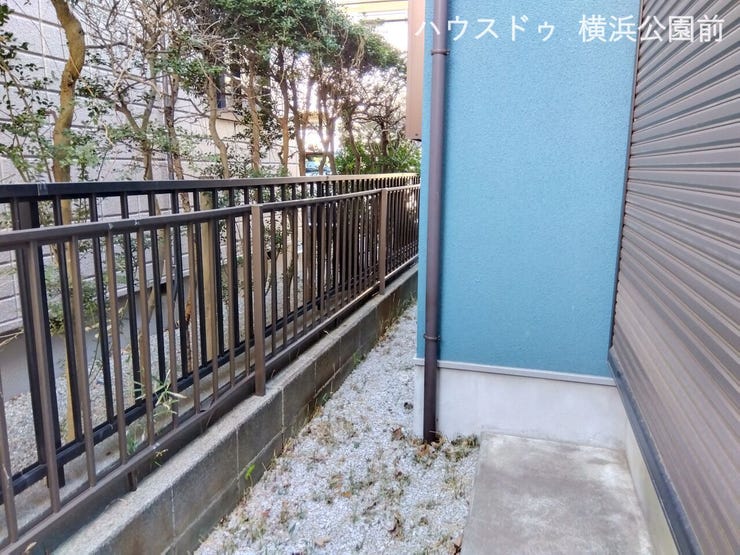 周辺には砂利が敷かれており、防犯面でも安心です。