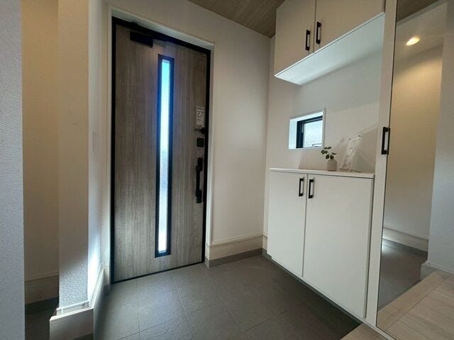 充実の玄関収納で生活感が出ずにきれいにスッキリと生活出来ます♪