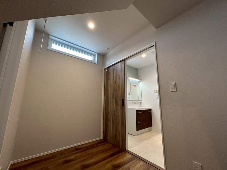 洗面室の隣にランドリースペースを配置!
日々の洗濯がとっても楽に♪