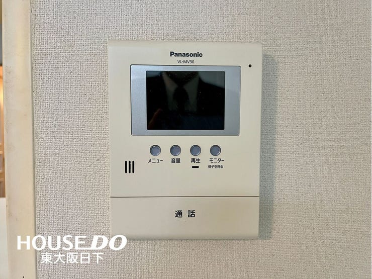 モニター付きインターフォン:来客時にも安心のモニター付きインターホンです!お子様がお留守番される時があってもまずモニターで確認できるので防犯性が高いですね!