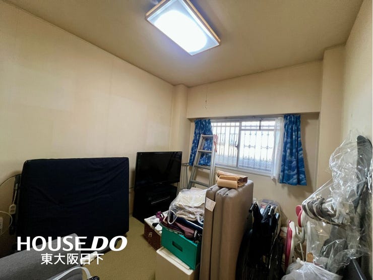 洋室約5.5帖:寝室や書斎、趣味の部屋など多用途に活用可能です♪