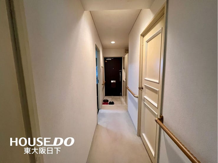 玄関:玄関から真っ直ぐ見通せる廊下で家族を毎日暖かく出迎えてくれます♪