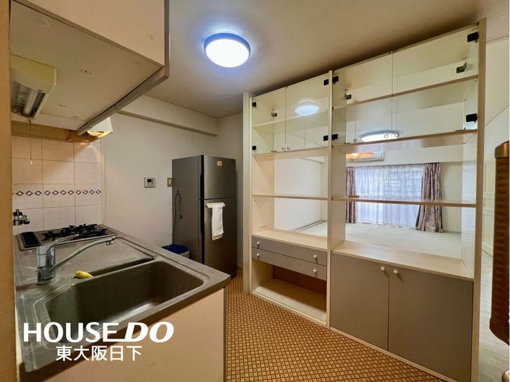 キッチン:収納スペースもしっかりあります。お料理の段取りもよくなりますね♪作業スペースが広いシステムキッチンはうれしいポイントですね♪