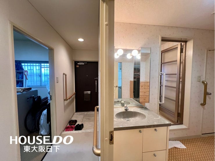 洗面所:独立洗面台。幅が広く、収納も豊富です♪