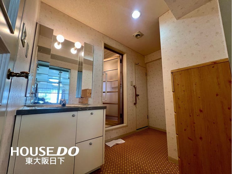 洗面所:収納スペースもバッチリなこちらの洗面台。化粧品やヘアケア用品など細かな物も収納できます♪