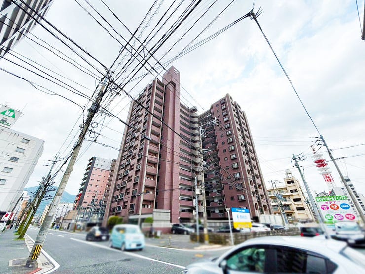 【外観】
モノレール駅徒歩10分♪小倉北区サンライフ中津口◎全居室収納◎エレベーター◎都市ガス◎オートロック