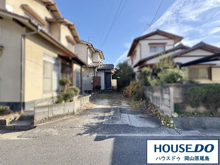 駐車は縦列で小型車2台可能となっております!