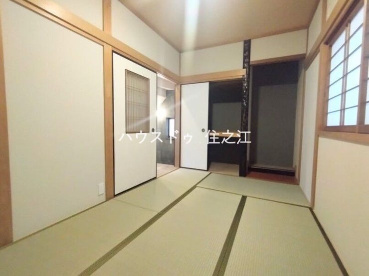 窓が有るので換気はもちろん明るく日差しの入る和室です♪