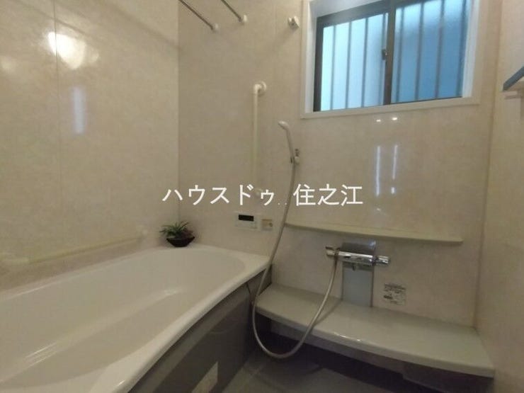 お子様と一緒にバスタイムを楽しめる広々浴室