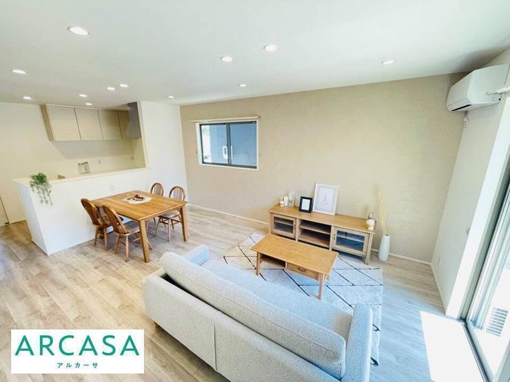 *施工事例*
アクセントクロスやフローリングなどランク上のオシャレなこだわりの内装となっています。