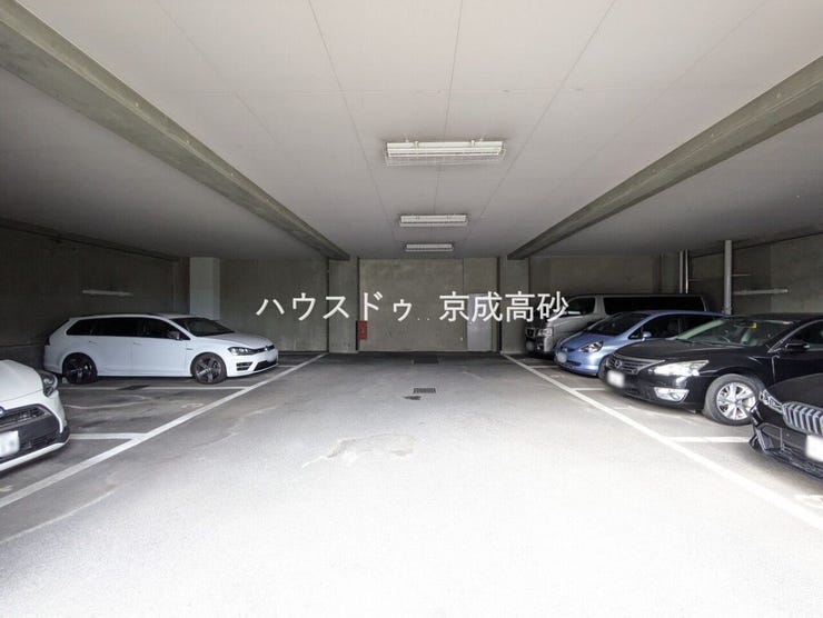 敷地内にある駐車スペースです。空き状況は、お気軽にお問合せください。