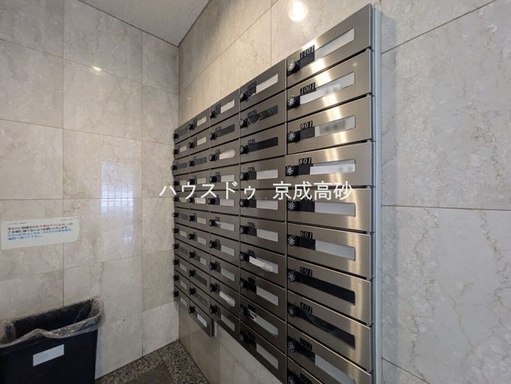 共用部分の集合ポストです。大切なお手紙をお届けします。