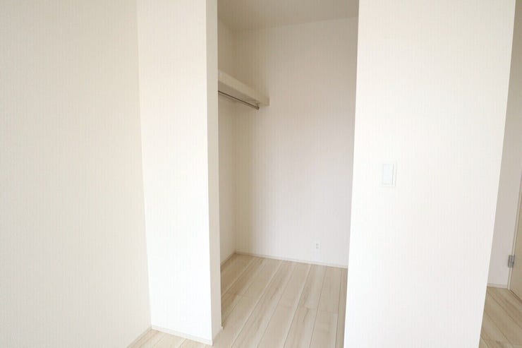 ◇ウォークインクローゼット◇ 同仕様
季節物のお洋服などしっかり収納できます♪旅行鞄などかさばる収納もすっきり片付きますね♪