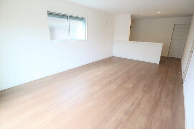 ◇リビング◇ 同仕様
南面を広く取ったリビングは日当たり良好です♪
一家団欒の時間が増えそうですね♪