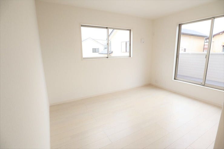 ◇洋室◇ 同仕様
2面採光のお部屋は明るく風通しが良いです♪
収納もしっかり出来ますよ!