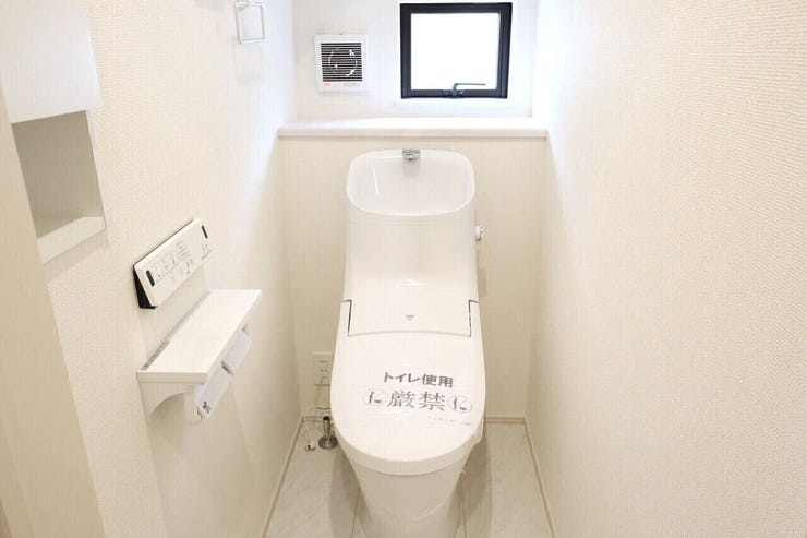 ◇トイレ◇ 同仕様
1階2階とも温水洗浄便座♪
便座が暖かく、冬でも快適です♪