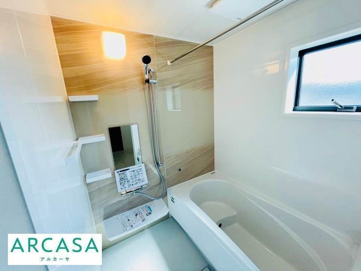 *施工事例*
ホーロークリーンパネルの為、お手入れが簡単で清潔なお風呂です。足を伸ばしてゆっくりとした時間を過ごしたり、半身浴をすることもできます。