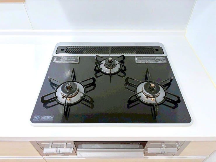三口コンロは大人数分の料理を手早く準備する際に便利です。大家族の方やパーティーやイベントのときにも活躍します。