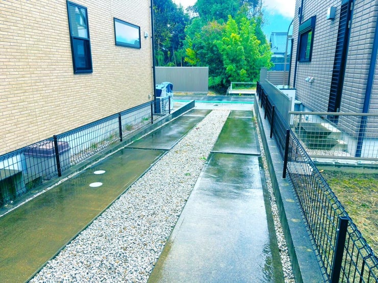 両方の車が独立して駐車できるため、片方の車を移動させる必要がなく、効率的に出し入れができます。