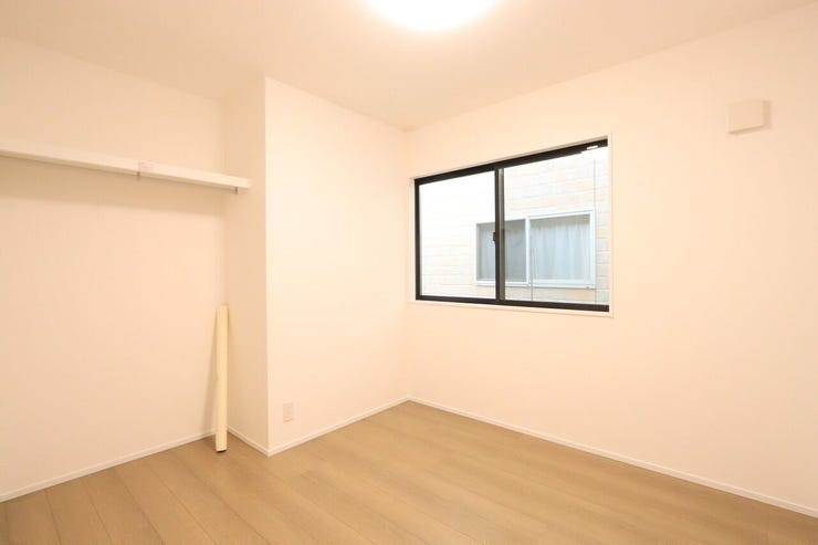 5帖の洋室。
子供部屋にいかがでしょうか?