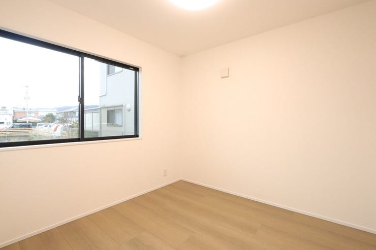 南側の5帖のお部屋。
こちらも子供部屋にピッタリです!