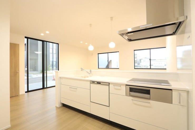 HIクッキングヒーターでお掃除が楽なキッチンです。
対面キッチンでお料理をしながら家族とコミュニケーションがとれます!