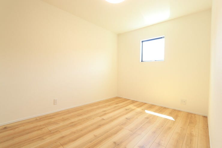 ウォークインクローゼット付きんも主寝室です。