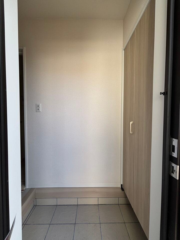 ◆玄関収納が付いていますので、ご家族分の靴もしっかり保管でき、玄関スペースはいつでもスッキリします♪