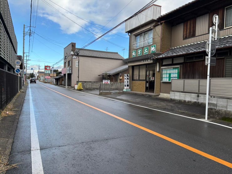 ◆北側 前面道路約7.3m、間口約4mありますので、車の出し入れもラクラクです♪