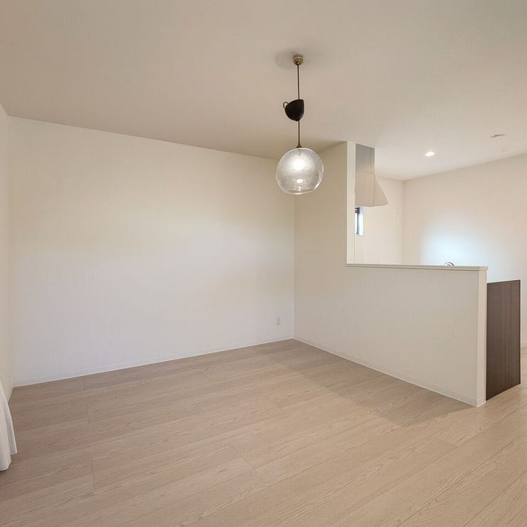 ◆人気のリビングイン階段♪「おかえり!」「ただいま!」がお家の中に響きます(^_^)
※画像はAI加工により荷物等を消去しています