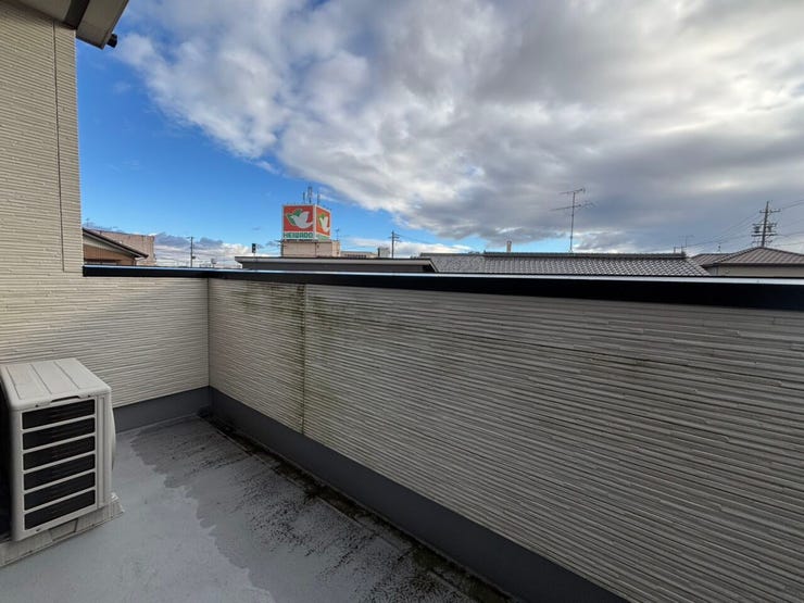 ◆南面のバルコニーは日当り良好♪洗濯物もしっかり乾き、布団もフカフカになります(^^)気持ちよく眠りにつけますね!