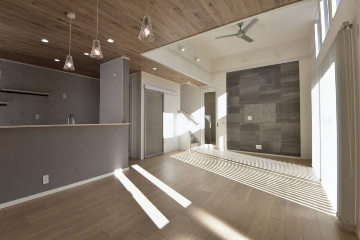 対面式のカウンターキッチンでお料理中もご家族との会話を楽しめます。