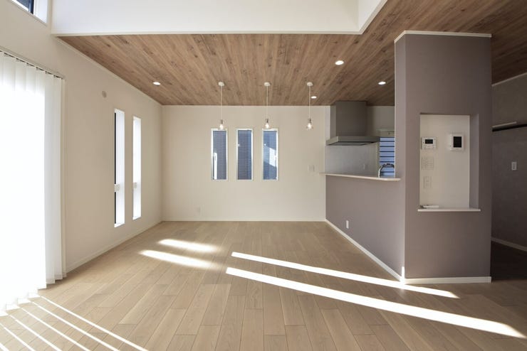 断熱性に優れた複層ガラスを採用しております。