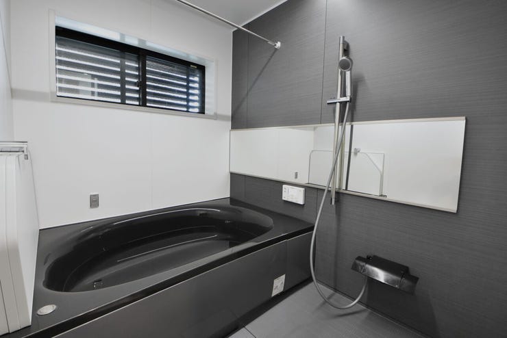 浴室暖房乾燥機で快適なバスタイムをお過ごしいただけます。雨の日や夜間の洗濯物干しにも活躍◎