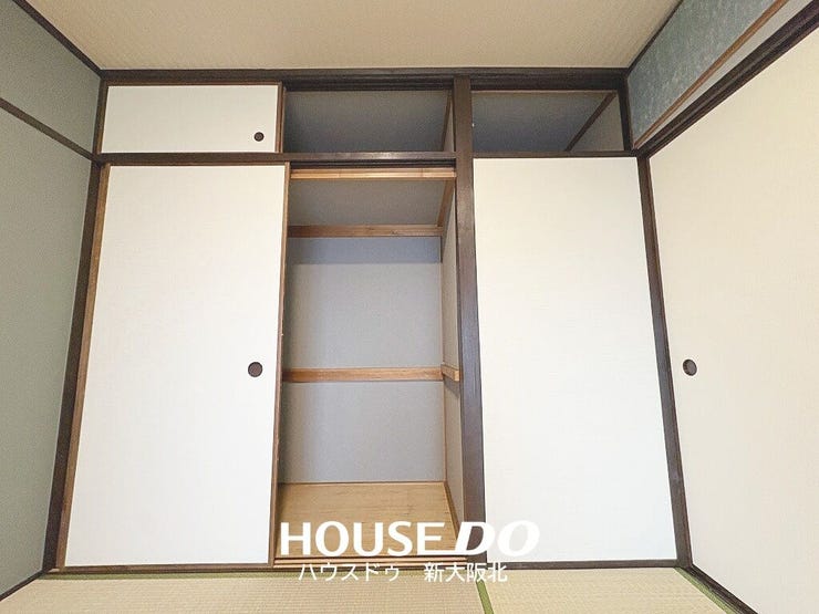 ■8帖和室にある収納
■押し入れは奥行きがあるので、季節ものの家電や寝具もスッキリと収納できます!