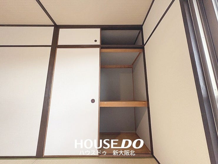 ■4.5帖和室にある収納です!
■お部屋がスッキリ片付くだけでなく、新しく収納棚を買い足す必要がないので、初期費用が抑えられそうですね!