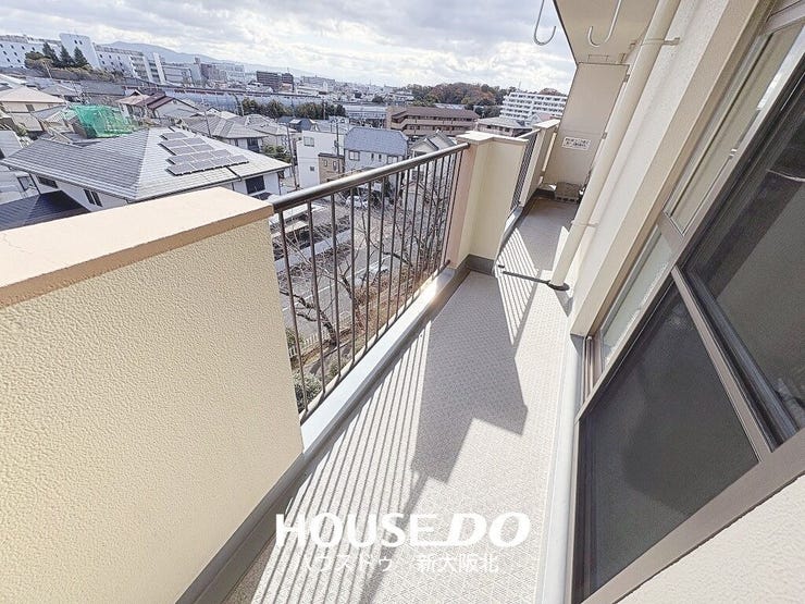 ■和室2部屋が面しているバルコニーです!
■東向きの為午前中は自然の光がしっかりと差し込みます!
■毎日の洗濯物のきれいに乾きそうですね!