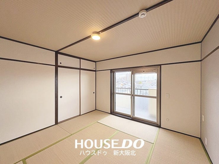 ■8帖和室
■畳は適度なクッション性があり、お子さまが転んでもケガをしにくいので安心ですね!
■お子さまのお昼寝やプレイルームとしてご使用いただくのもオススメです!