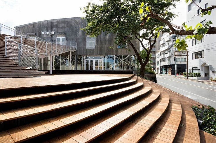 la kagu 徒歩8分です。