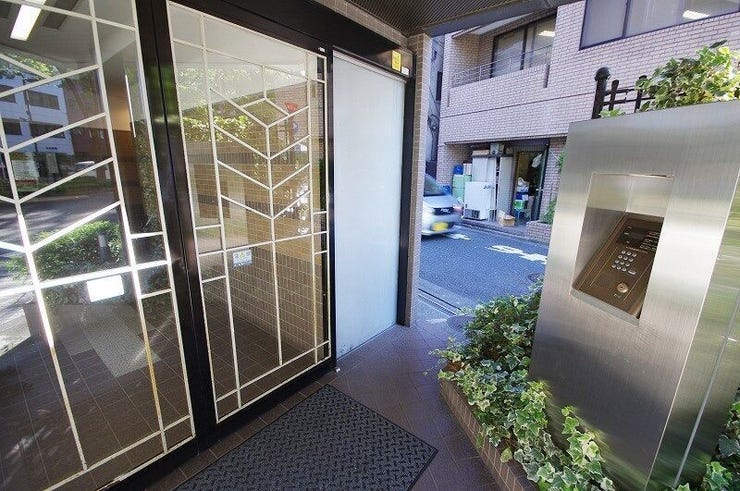 マンション内はオートロックシステム・防犯カメラ完備で安心して生活ができます。