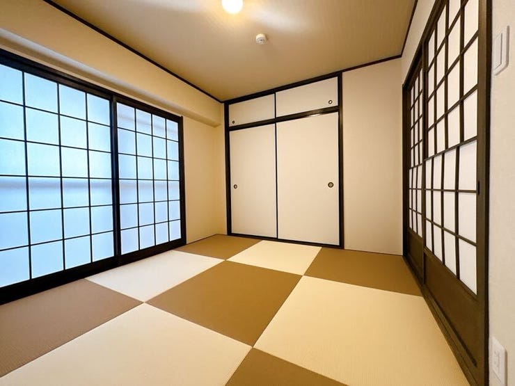 リビング横の和室スペースは休憩したり、お子様の安全な遊びスペースとしても使えます◎