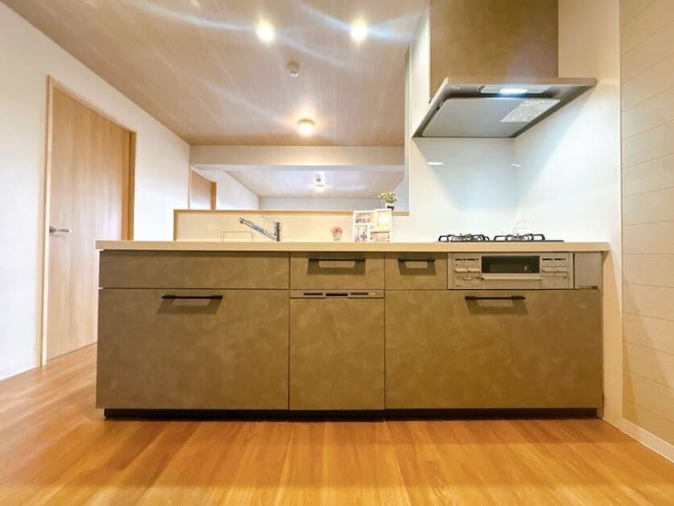 カウンターキッチンなので、お料理をしながらリビングを見渡すことができます◎