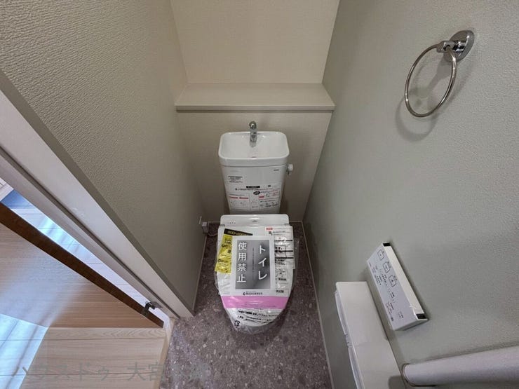 温水洗浄機能付きトイレです♪