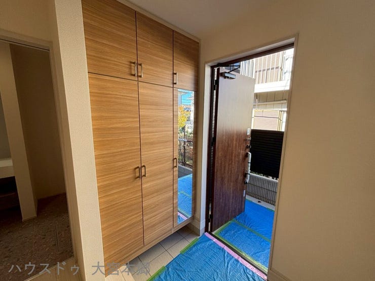 シューズボックスは稼働棚となっているので、サンダルから高さのあるブーツやハイカットスニーカー、レインブーツ、ハイヒールまで収納可能です♪