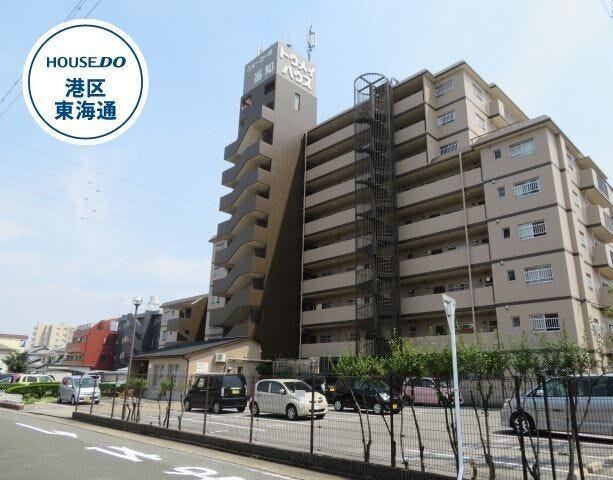 【外観】
1984年築の鉄骨鉄筋コンクリート造、9階建てのマンションです。総戸数60戸。