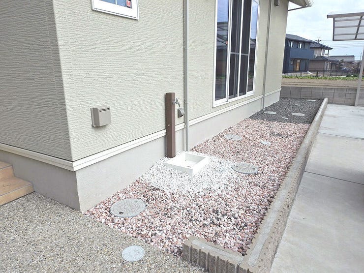 立水栓付のお庭♪