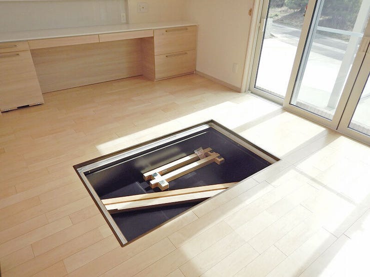 リビングに堀座卓付!